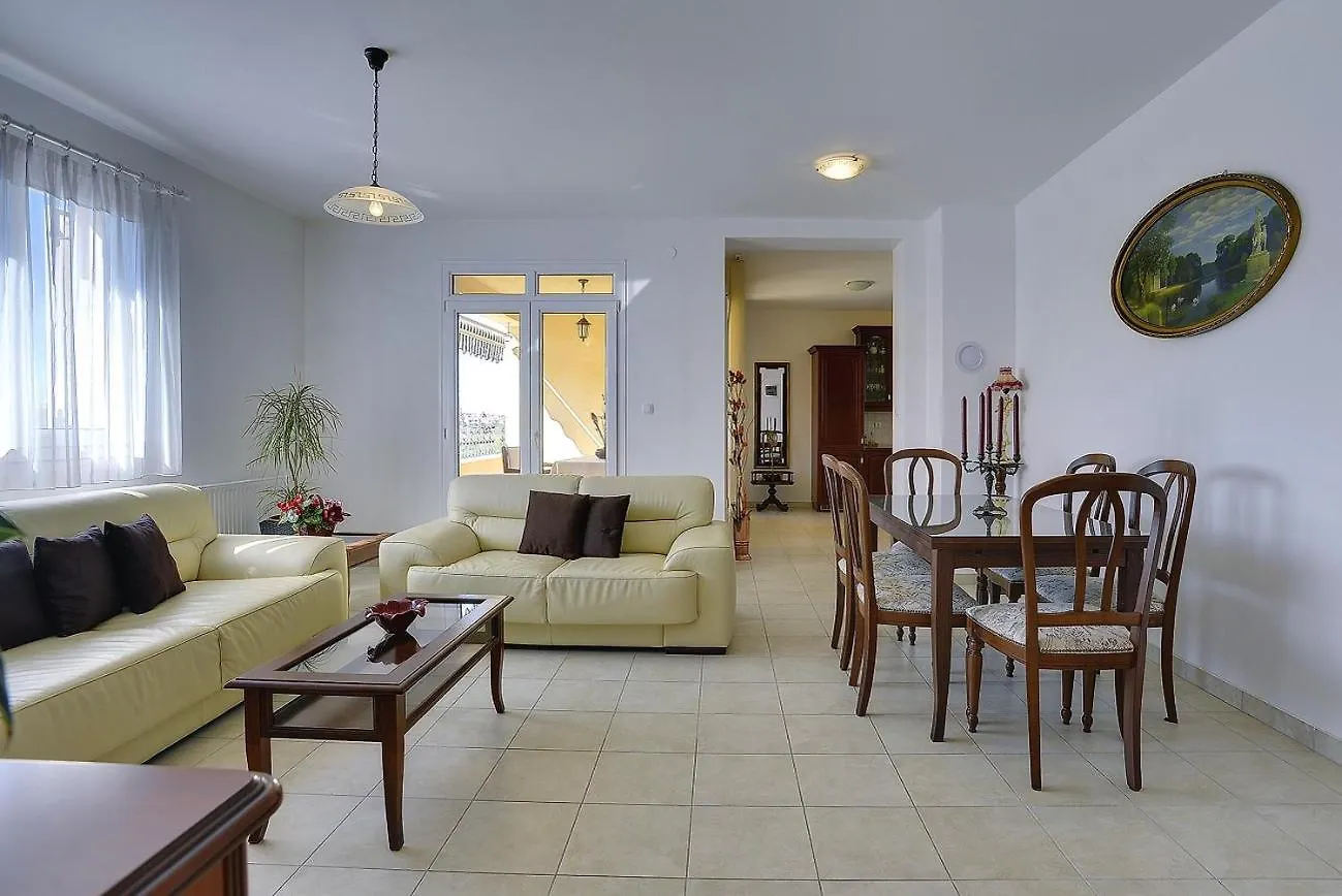 Neue Ferienwohnung Mit Parkplatz, Klima In Einer Ruhigen Lage Von 풀라 0*,  크로아티아